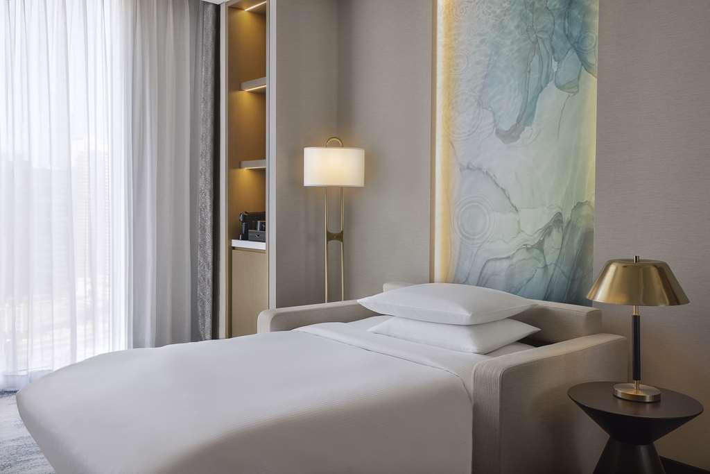 Embassy Suites By Hilton Dubai Business Bay الغرفة الصورة