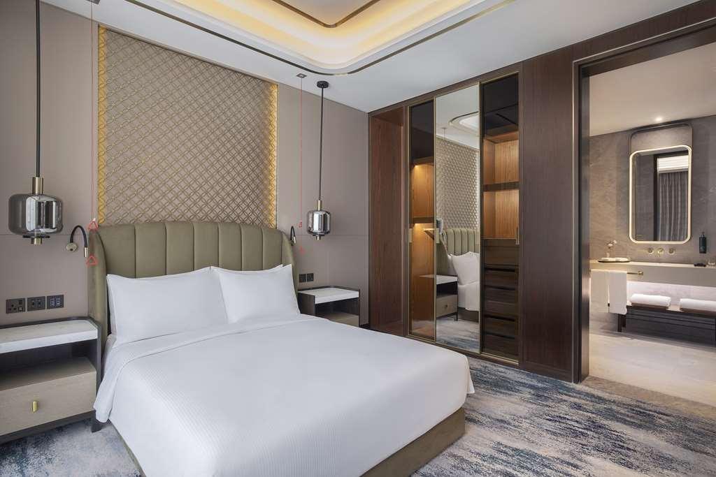 Embassy Suites By Hilton Dubai Business Bay الغرفة الصورة
